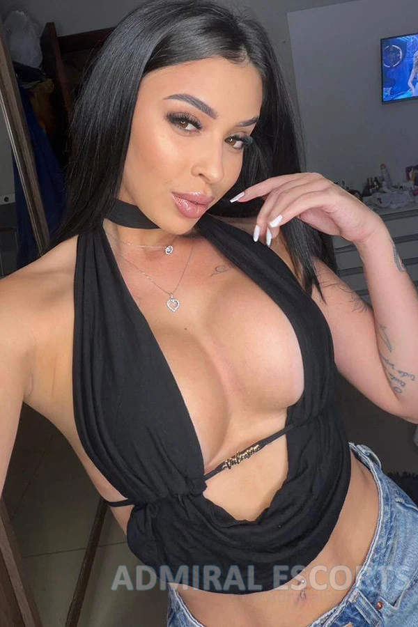 Silicone London Escort Omni