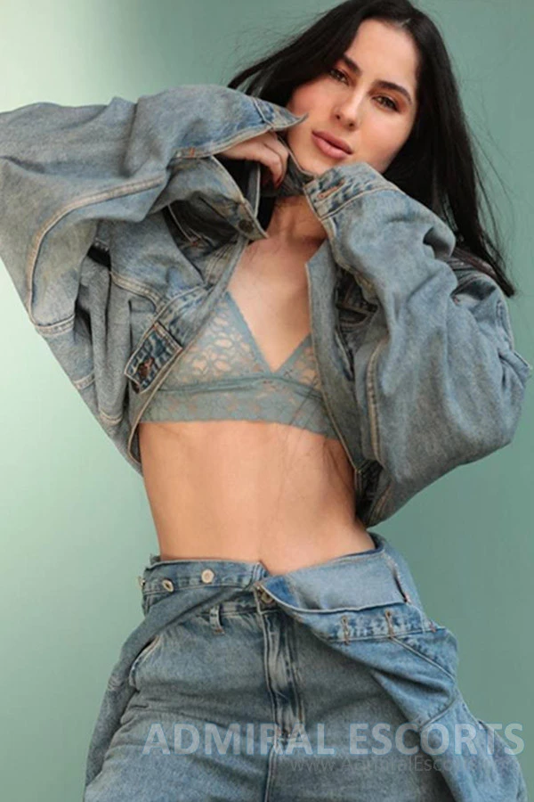 Small Tit London Escort Jolina
