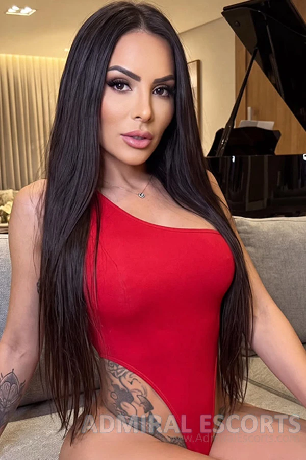Natural Busty London Escort Emmy