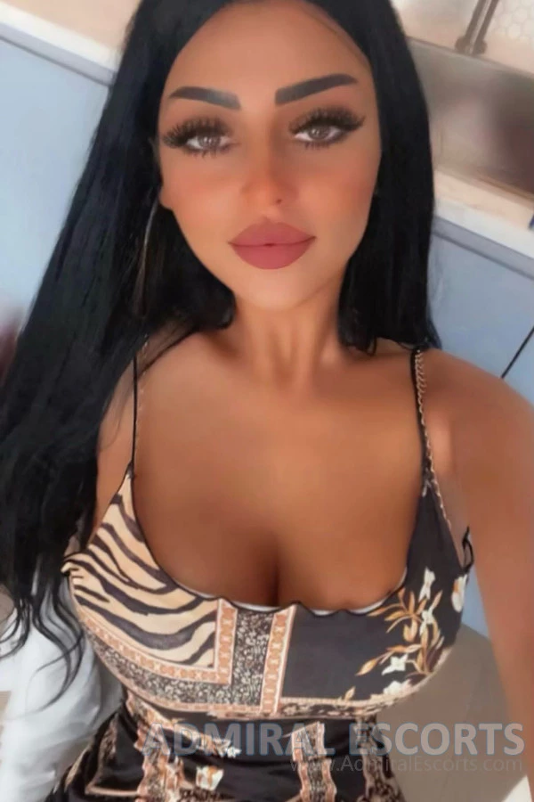 Busty Spanish Beauty Sexy Body Curvaceous London EscortsMirea 32DD Selfie