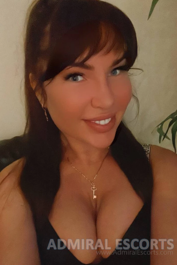 Party Girl Busty Tall London Escort Freedom 34D Available Now Selfie