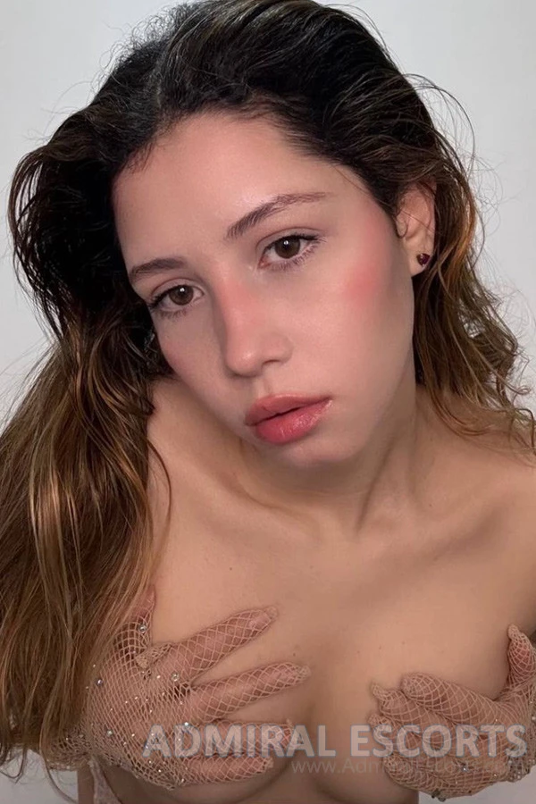 Midget London Escort Silky