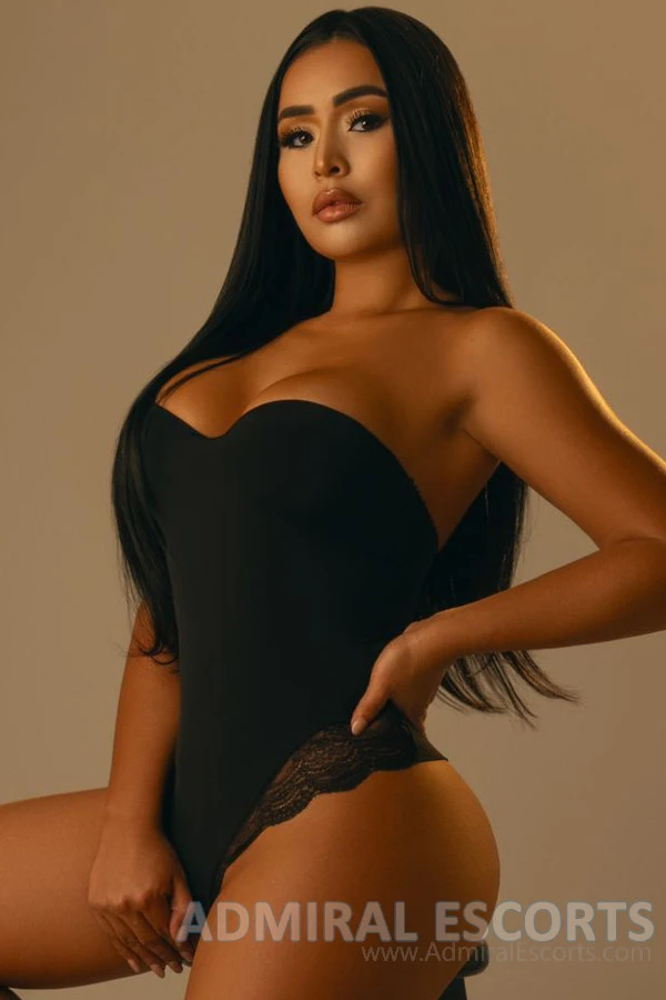 Perky Boobs Curvy Colombian London Escort Husana 36D