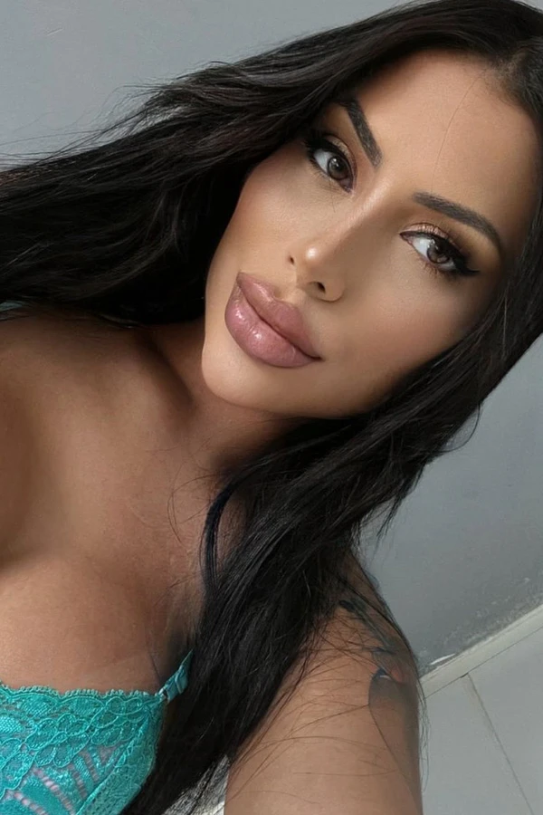 New Female London Escort Consuela