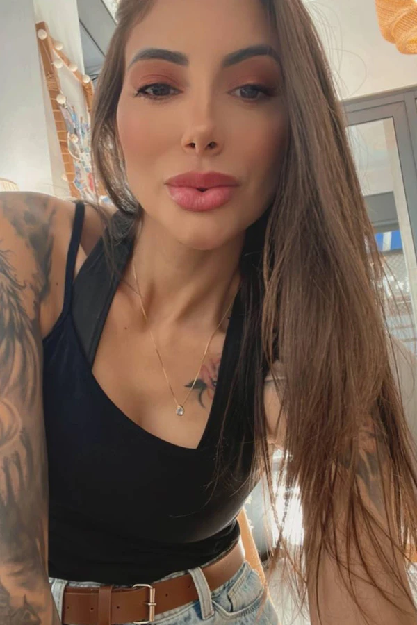 Shower Together London Escort Freesia