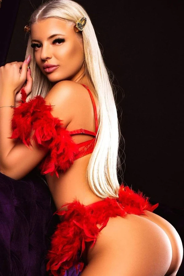 Spitting London Escort Baccio