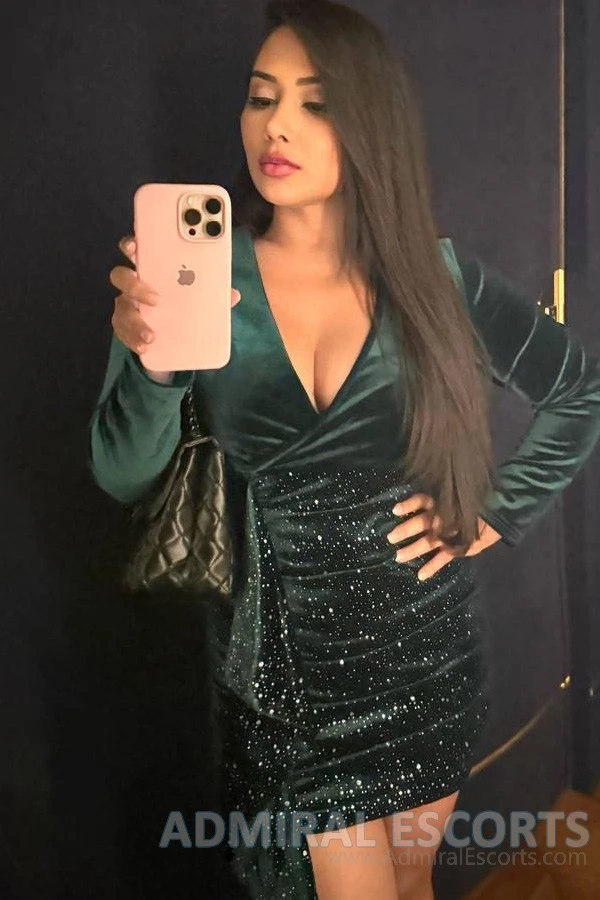 Wide Hips London Escort Chasity