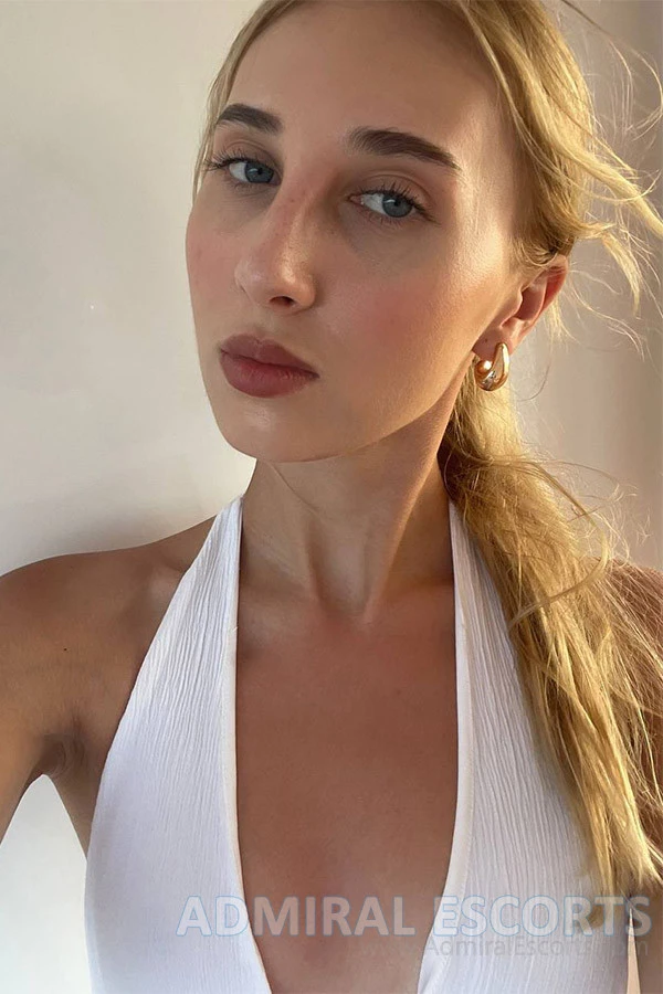 Private Striptease London Escort Baroque