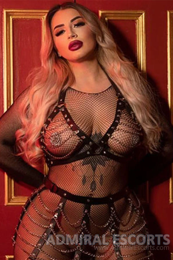 Curvy London Escort Narmina