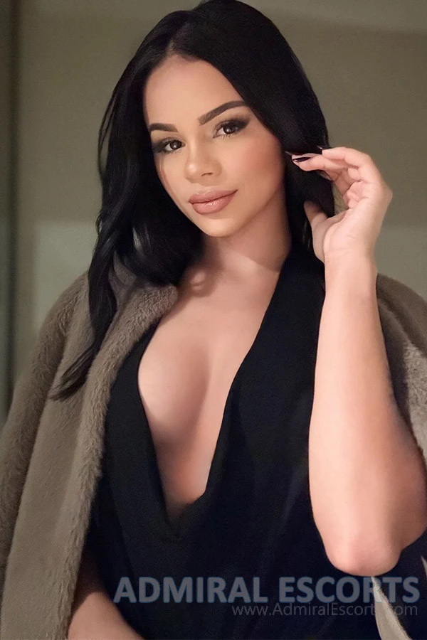Tits In Top London Escort Skadi